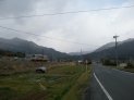 線路沿いを歩いていたら反対方向からの列車がやってきた